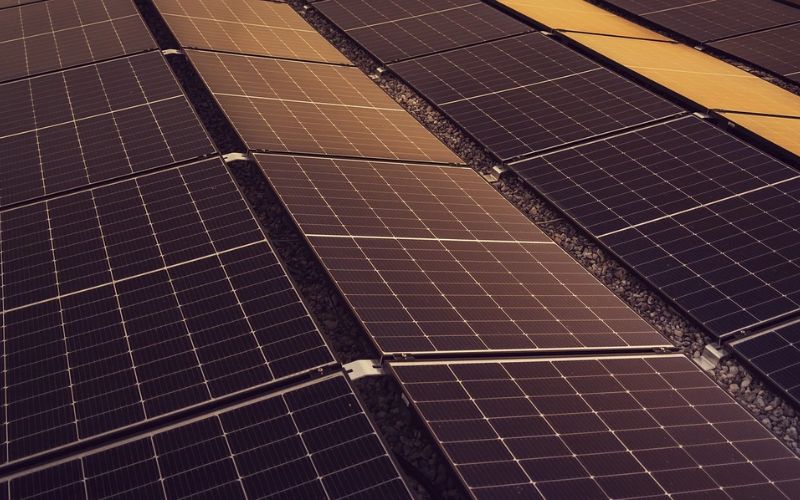 Lee más sobre el artículo Destinos sostenibles – Descubre cómo funcionan las placas solares