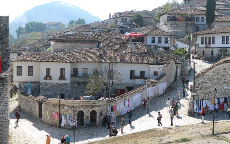 Lee más sobre el artículo Que ver, que hacer y comer en Berat