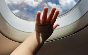 Lee más sobre el artículo 5 trucos para volar con un bebé