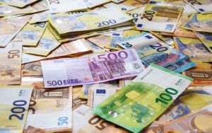 Lee más sobre el artículo ¿Cuánto dinero en efectivo puedo llevar al cruzar las fronteras de la UE?